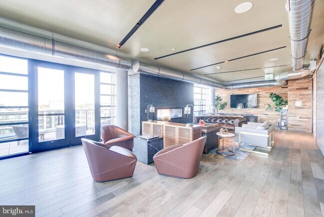 Building Photo - 1300 4th St SE