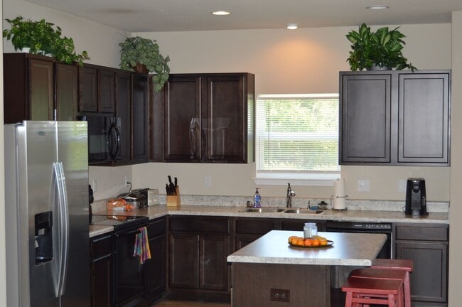 Building Photo - We are offering a November move-in special...