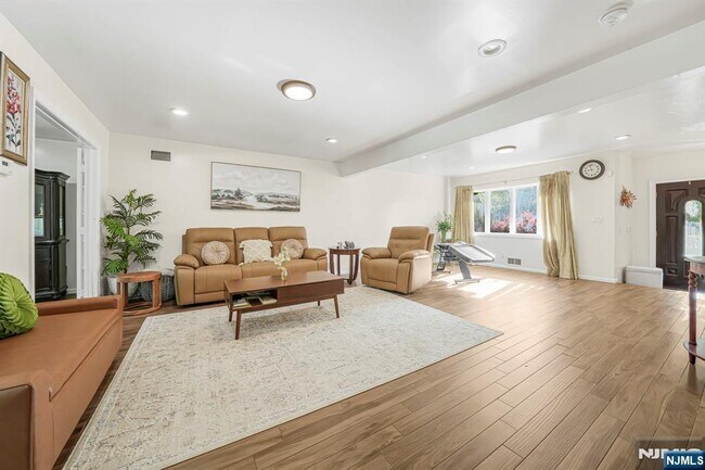 Building Photo - 405 Burnet Pl