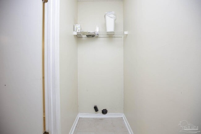 Building Photo - 6972 Weatherwood Dr