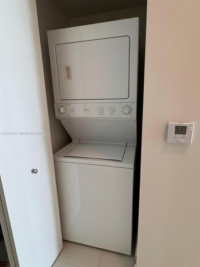 Building Photo - 350 S Miami Ave