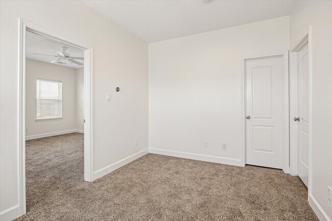 Building Photo - 5402 Jonathan Ln