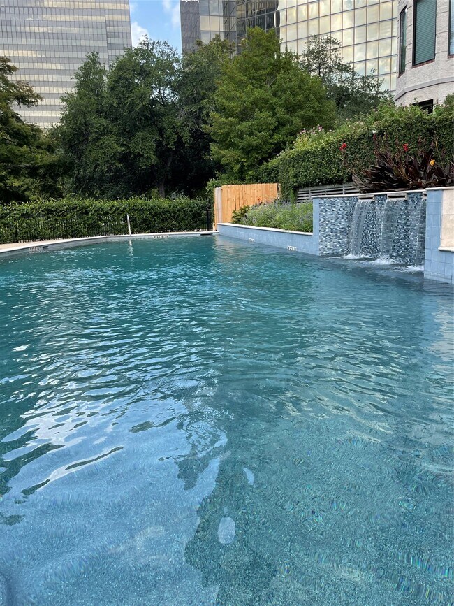 Building Photo - 5005 Hidalgo St