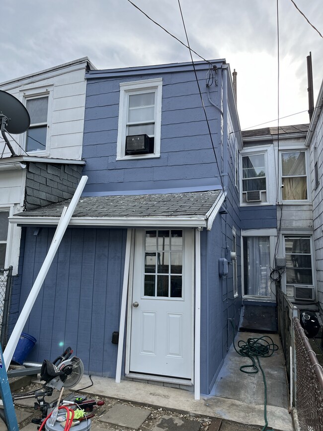 Building Photo - 1313 Birch St