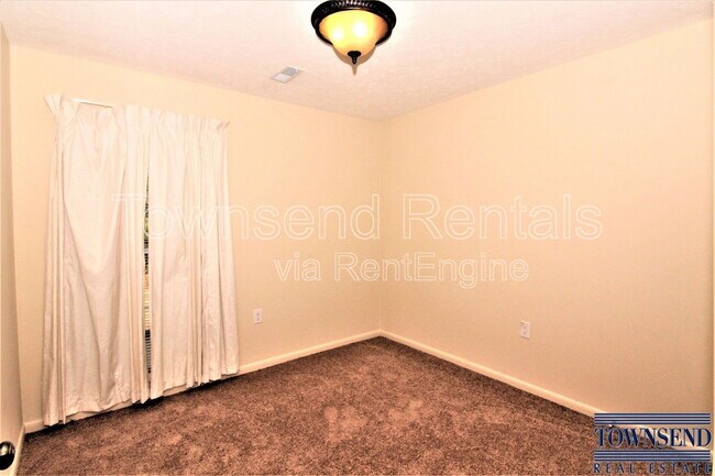 Building Photo - 2712 Helaman Ct