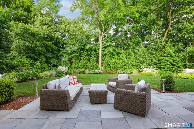 Building Photo - 26 Long Lots Ln