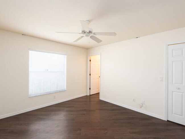 Building Photo - "Freshly Painted 3-Bed  with 2 Baths Home ...