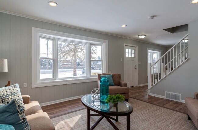 Building Photo - 684 Pfingsten Rd