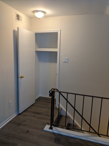 Building Photo - 1691B Bluebird Dr