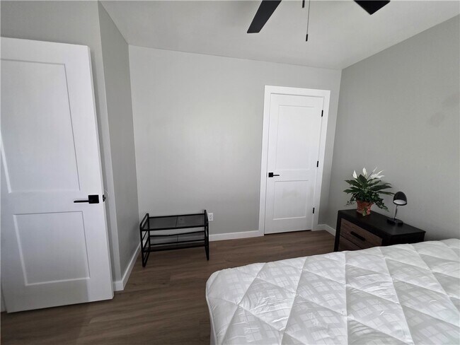 Building Photo - 2402 SE Jayel Terrace