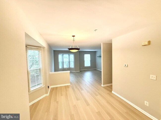 Building Photo - 8 Diamond Hill Ct