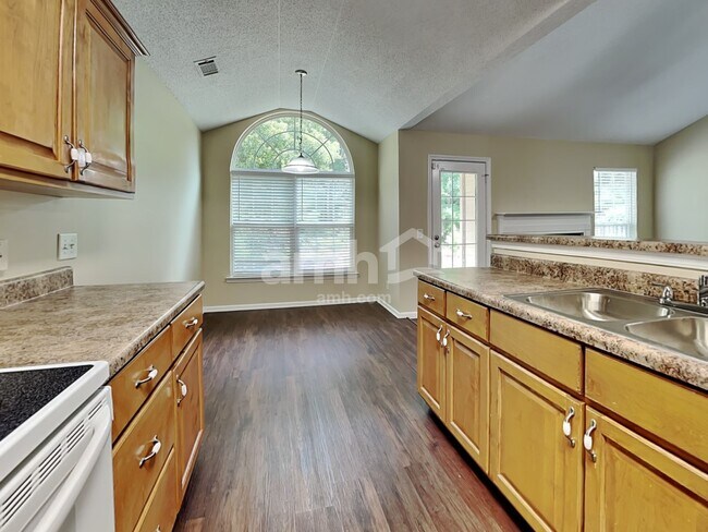 Building Photo - 260 Pampas Dr