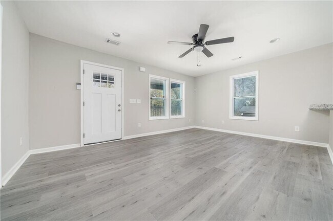 Building Photo - 665 S Eugenia Pl NW