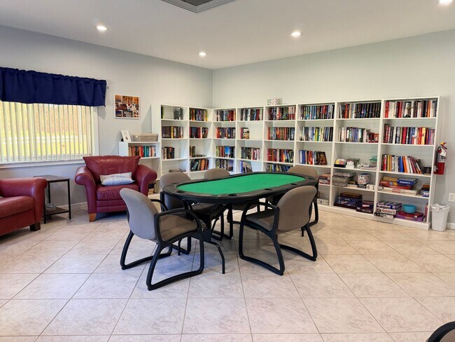 Building Photo - 1/1 CONDO 55 + COMMUNITY - GLEN OAKS, CLOSE TO DOWNTOWN SRQ!