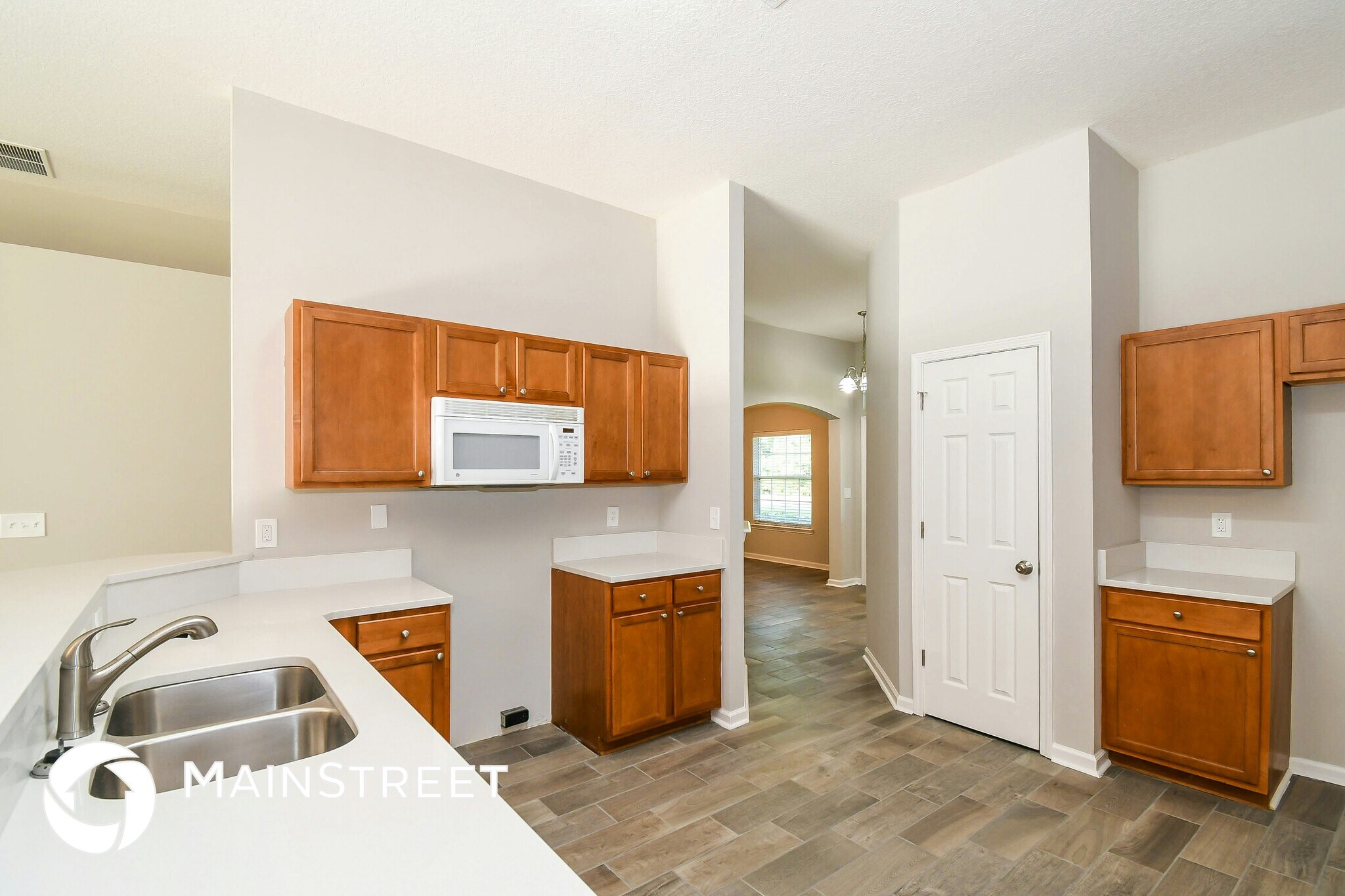 Building Photo - 10296 Lancashire Dr E