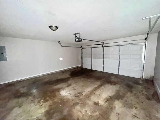 Building Photo - 55 Oak Ridge Cove