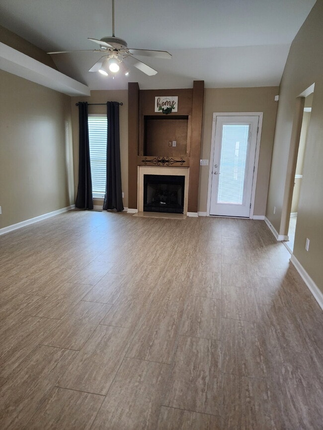 Building Photo - Station Camp Schools zoning! 3 bed with bonus room! Pet friendly!