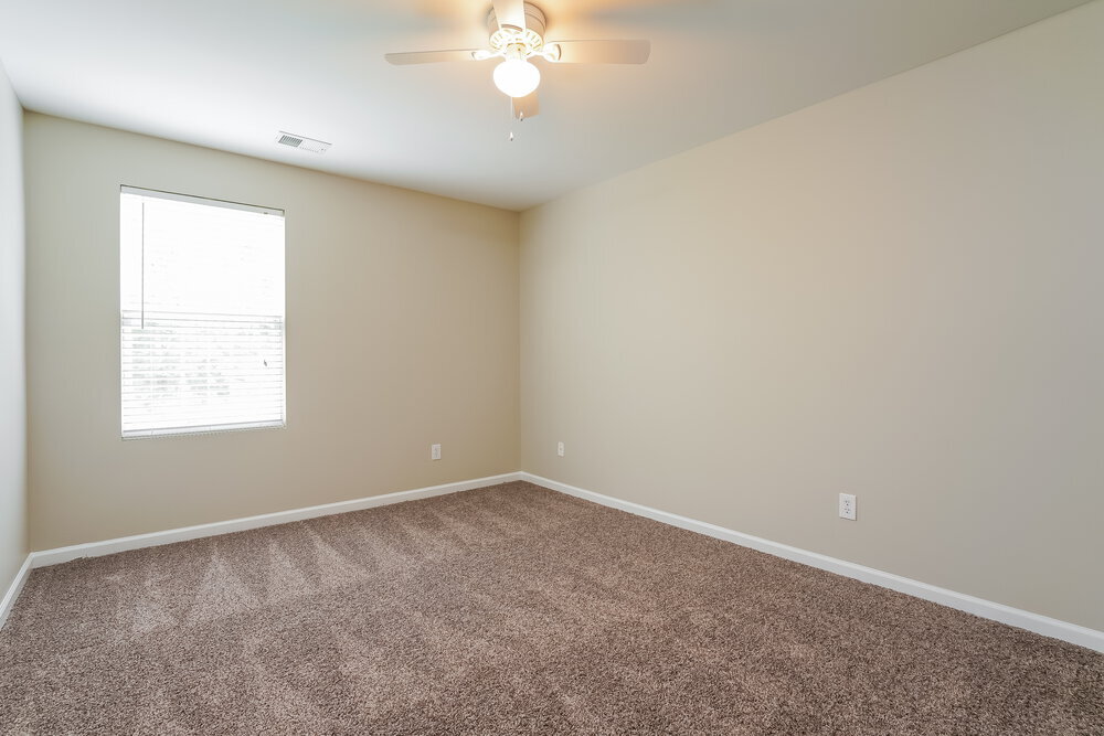 Building Photo - 242 River Hills Dr
