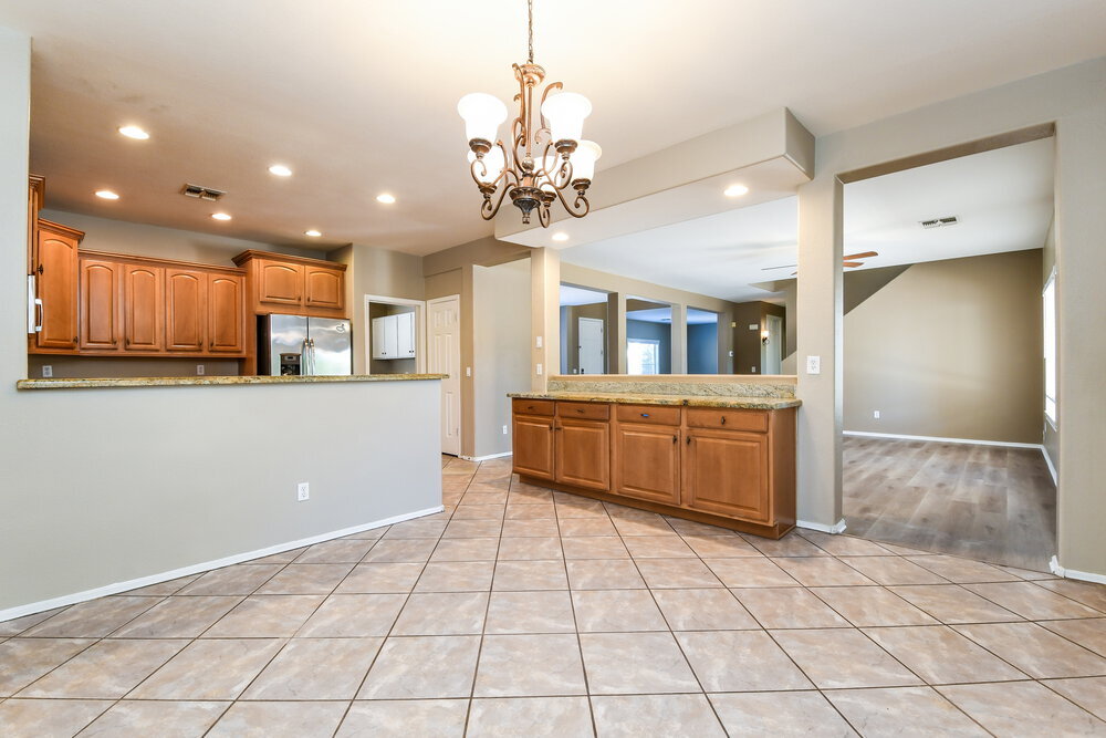 Building Photo - 1081 E Horseshoe Dr