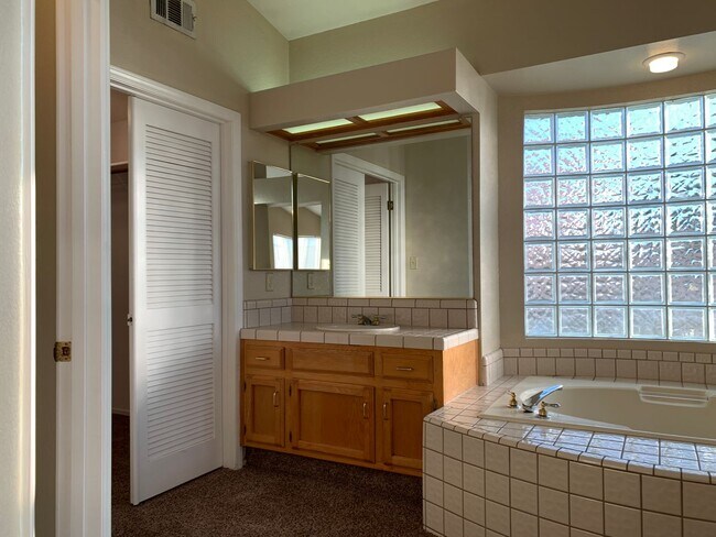 Building Photo - 8409 Tamworth St - SW - Beautiful 3 + Offi...