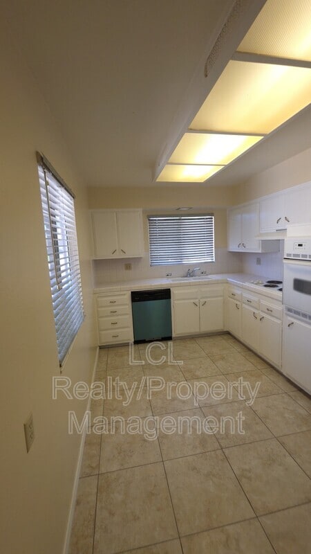 Building Photo - 26808 Augusta Dr