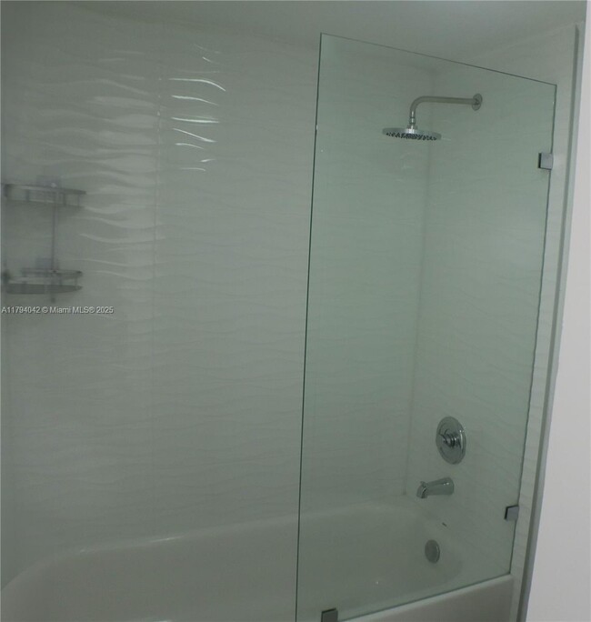 Building Photo - 3301 N Country Club Dr