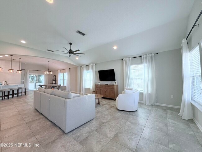 Building Photo - 304 Green Turtle Ln