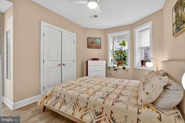 Building Photo - 1014 10th St NE