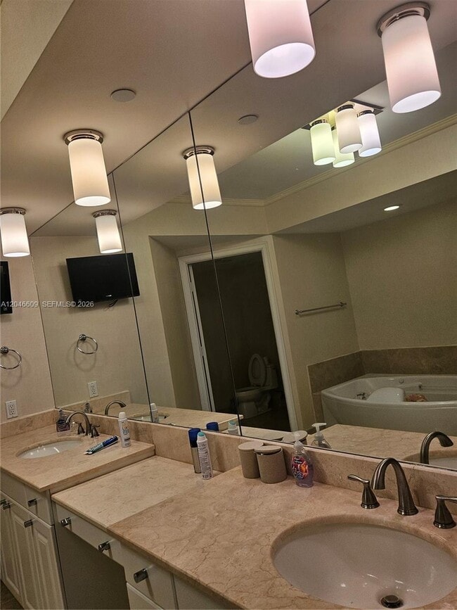 Building Photo - 20201 E Country Club Dr