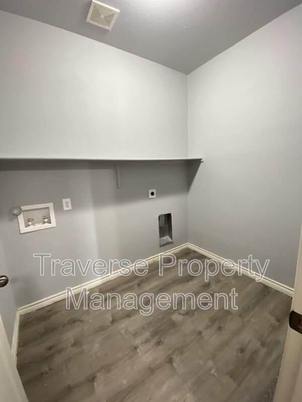 Building Photo - 601 Port Royale Way