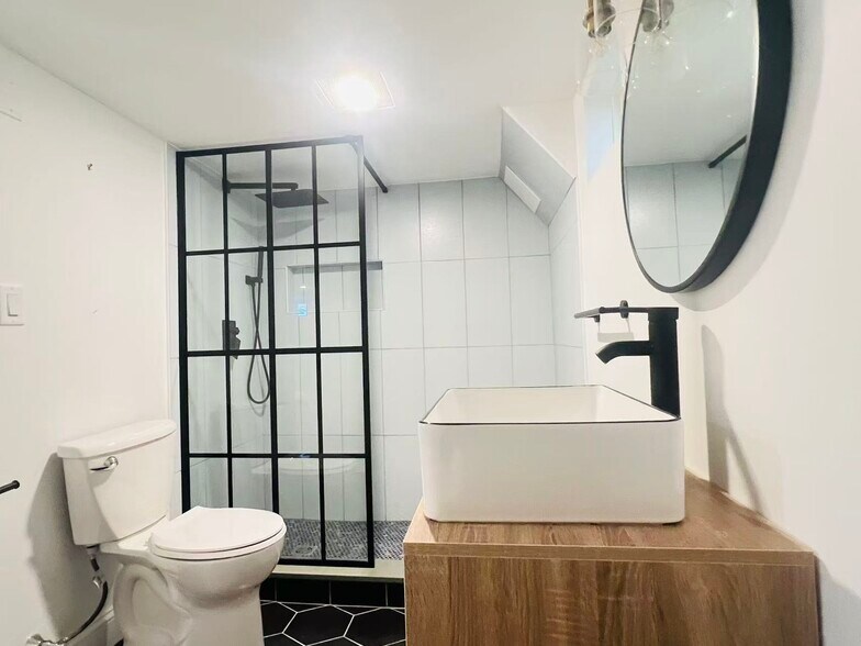 Building Photo - 19 Plymouth St