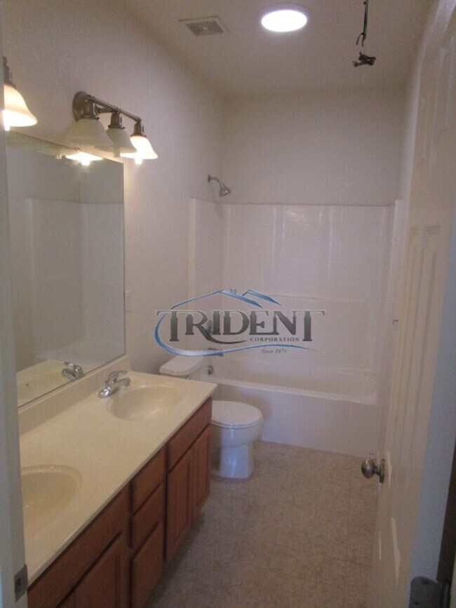 Building Photo - Beautiful 2 story Yuba City home