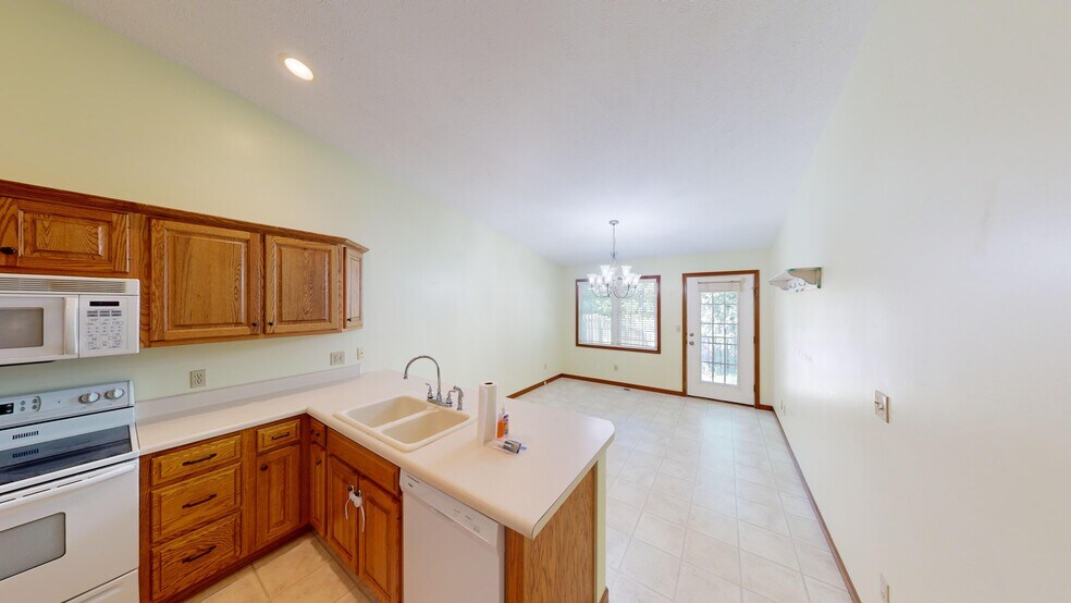 Dining Area in Kitchen - 3209 Sequoia Dr