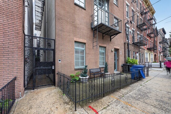 Building Photo - 219 Bloomfield St