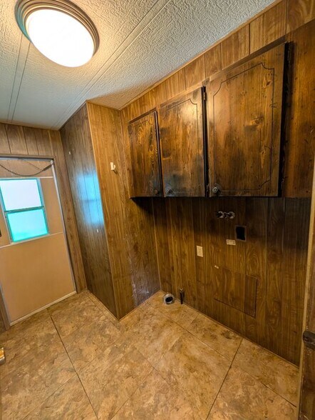 Building Photo - 26108 Fountain Palm Dr