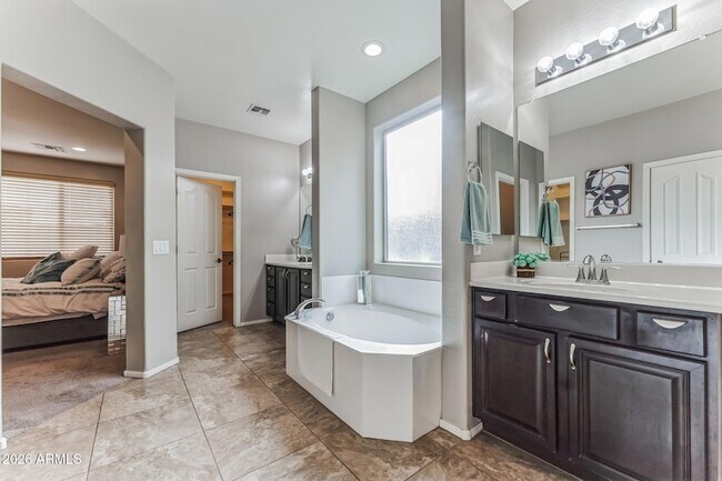 Building Photo - 7657 S Debra Dr