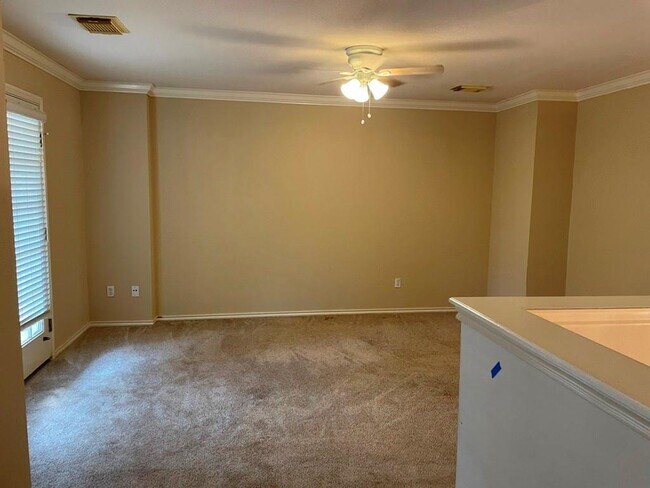 Building Photo - 1716 Rosenborough Ln S
