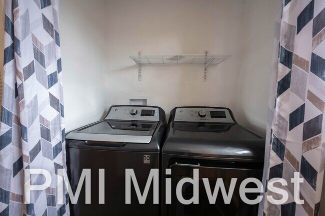 Building Photo - 18058 Cristin Way