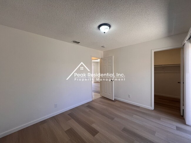 Building Photo - Spacious Updated 2bd/2ba Halfplex with 2 Car Garage