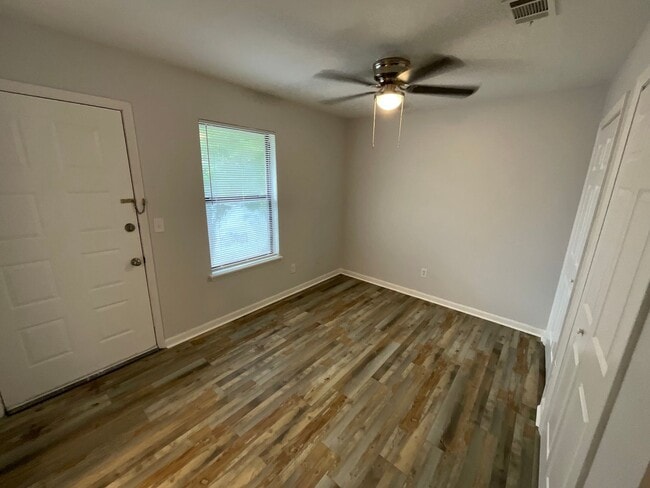 Building Photo - 1311 Plum Cir