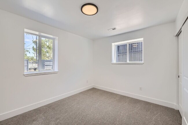 Building Photo - Renovated Duplex with Private Entrance