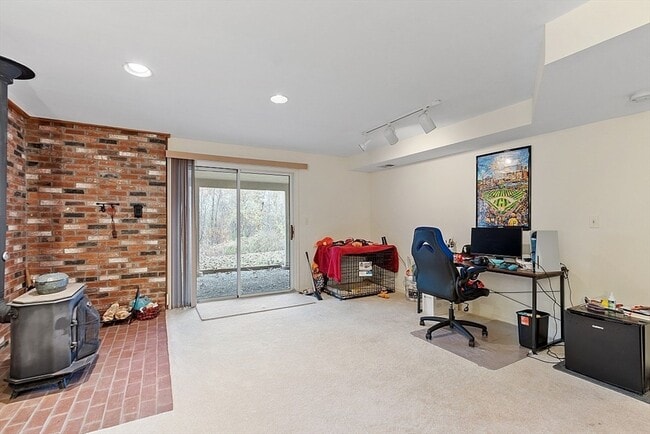 Building Photo - 39 Monadnock Dr