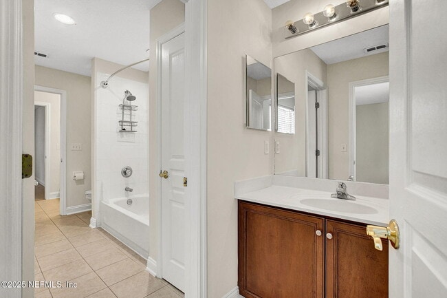 Building Photo - 1761 Highland View Dr