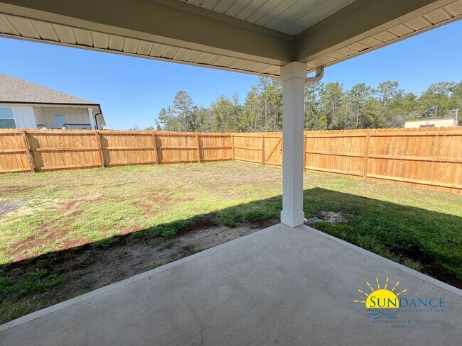 Building Photo - Gorgeous 4 Bedroom Home in Crestview!