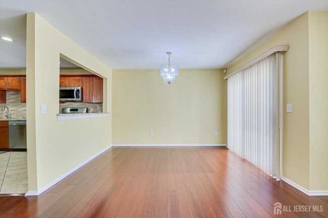 Building Photo - 160 Vasser Dr