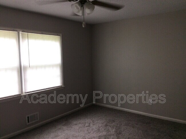 Building Photo - 1417 Pennel Dr