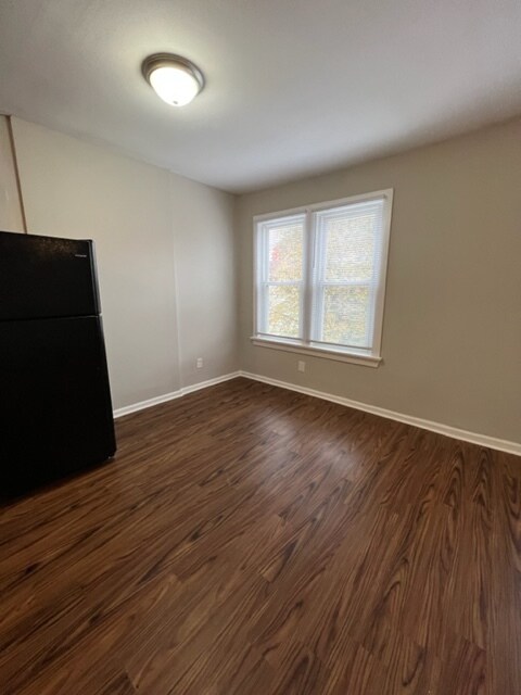 Building Photo - 350 E Hinman Ave