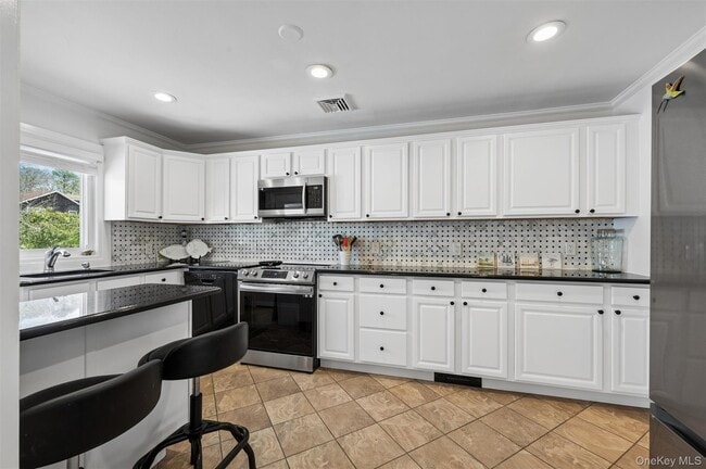 Building Photo - 50 Hazelwood Ave