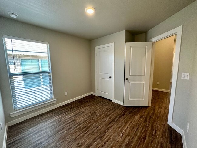 Building Photo - 2005 Aberdeen Ave