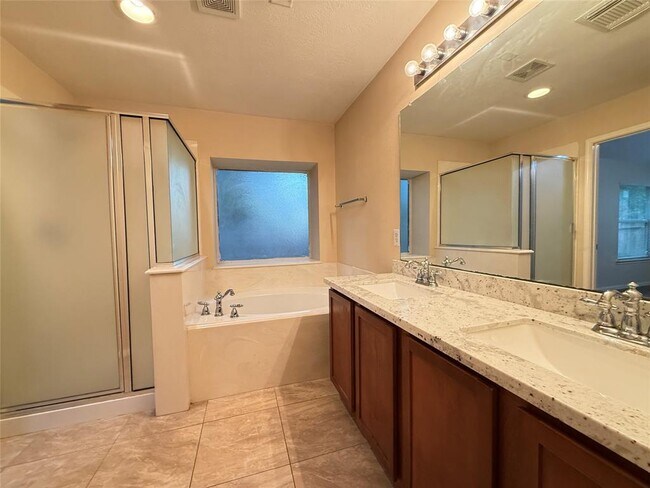 Building Photo - 12811 Mills Breeze Dr